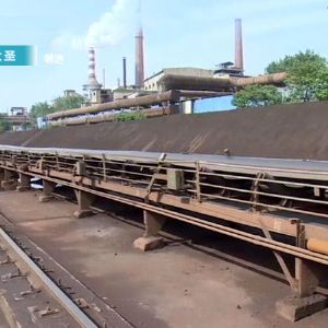 托輥高度自動調(diào)整的節(jié)能皮帶機(jī)